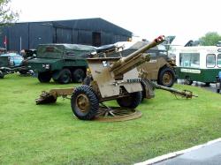 British 25 pounder Gun and Morris C8 Quad Tractor